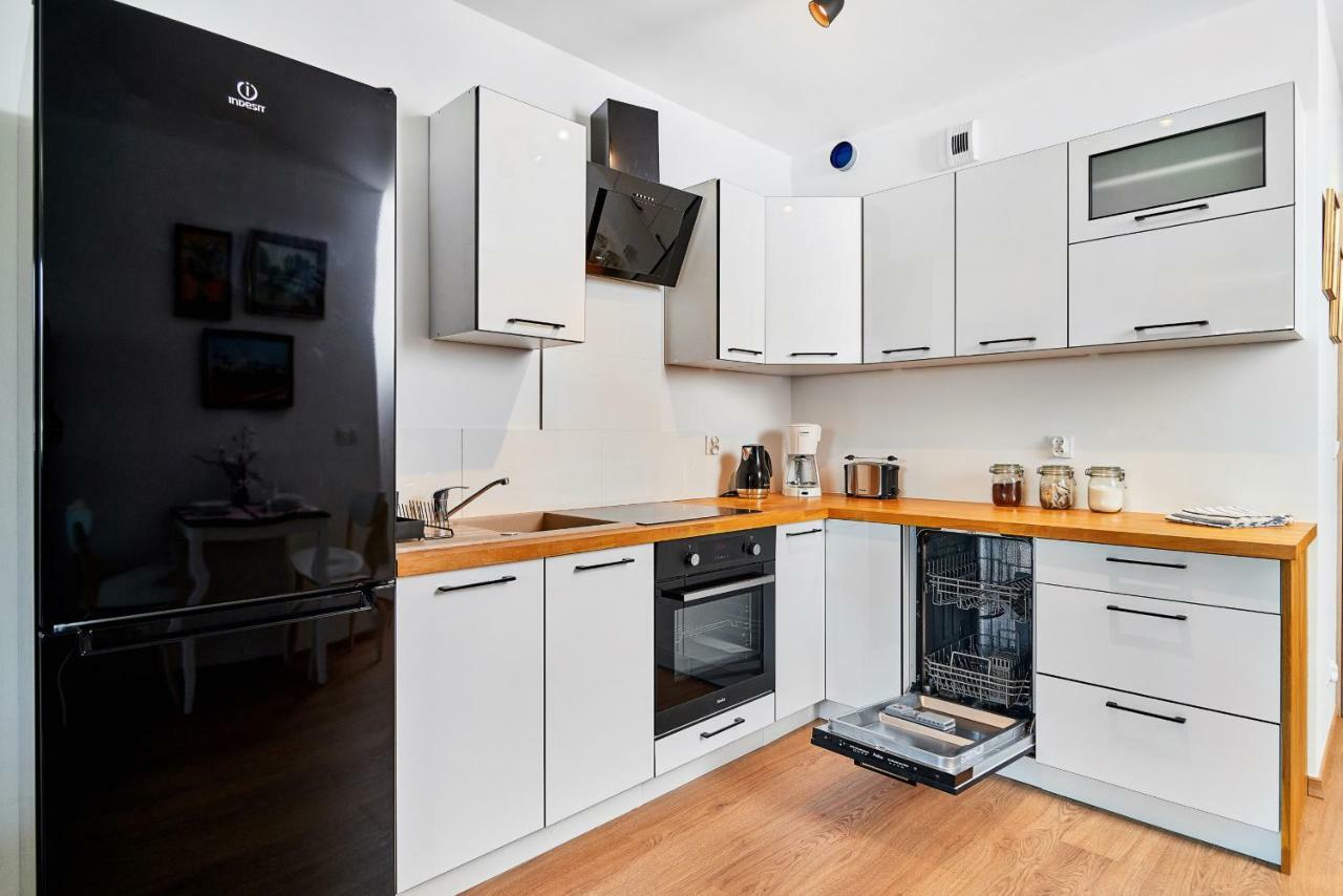 Vintage Apartment In New Estate With Parking - Krzyki Wroclaw By Noclegi Renters Exterior foto